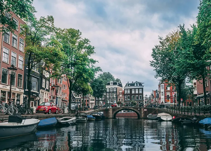 Lovely Home, 3 Bedrooms, Wifi, Private Parking Amsterdam Privée