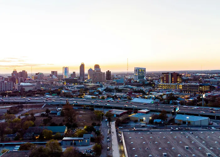 Ideal Midterm Getaway With Cozy Comfort San Antonio