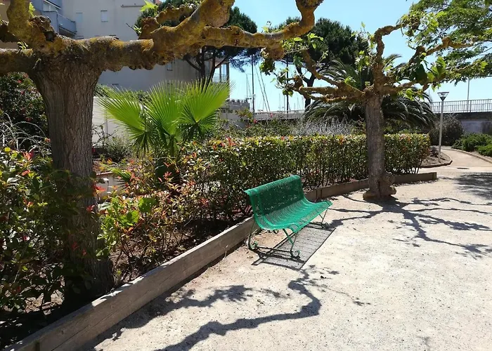 Studio Cabine Vue Port Avec Parking Prive, Piscine, Parc, Boulodrome Agde