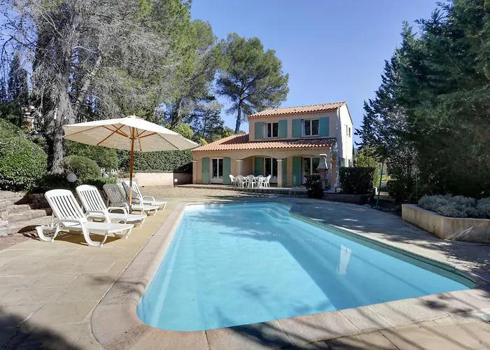 villa 8 pers, climatisée, piscine chauffée, un havre de paix sous les pins parasols Roquebrune-sur Argens