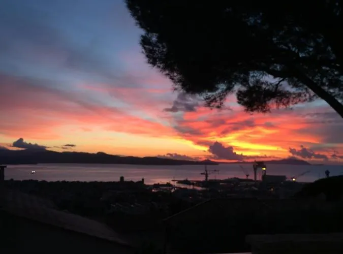 Appartement studio pirate climatisé, avec terrasse à La Ciotat