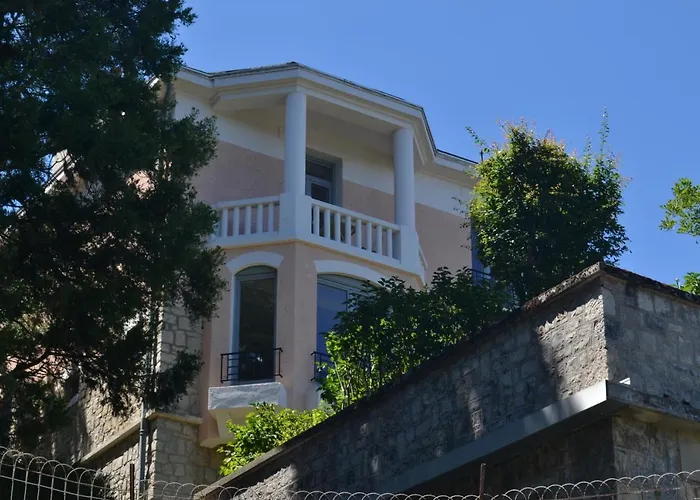 Le Bompard 50 m2 Villa Art Déco Plein centre avec jardin Rodez