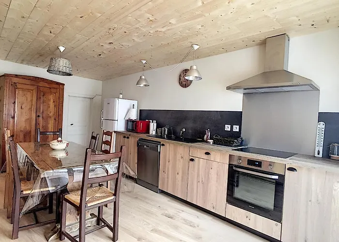 Maison de village spacieuse au calme Matemale