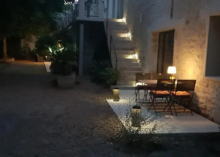 Villa Mas Tareau l Authentique à Beaucaire 