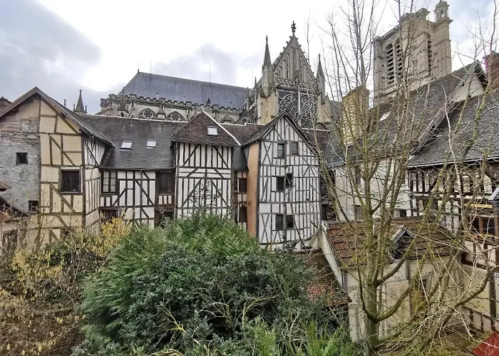 Appartement Les Cieux de la Cathédrale - Calme - Jardin - Wifi à Troyes