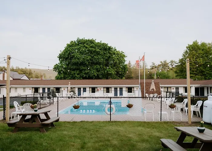 Blue Moon Motel Lac George