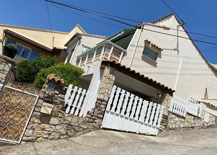 Gîte  la sakalava  vue panoramique faron Toulon