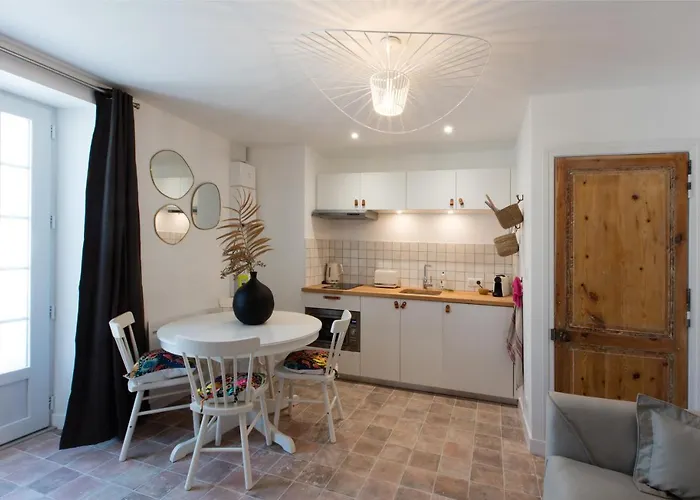 Les Apparts de Charly-Superbe duplex dans un hotel particulier, parking privé gratuit La Rochelle 