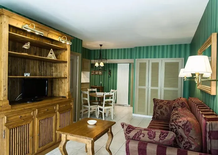 Clos De Marie Appartement De Charme + Park Couvert Font-Romeu-Odeillo-Via