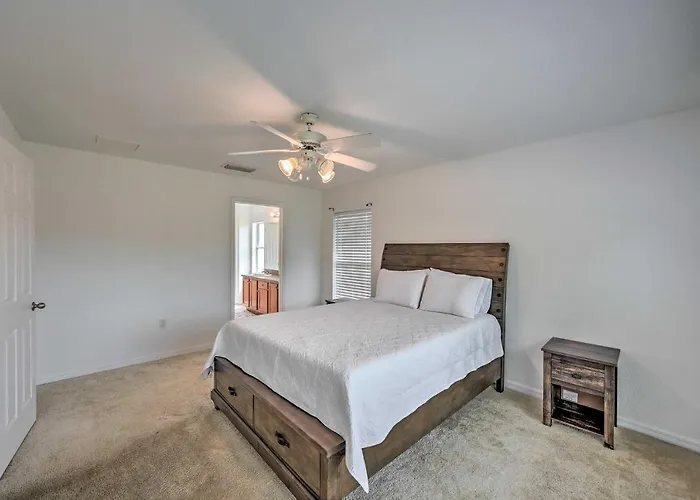 Ranch-Style Lehigh Acres House With Big Backyard! Villa