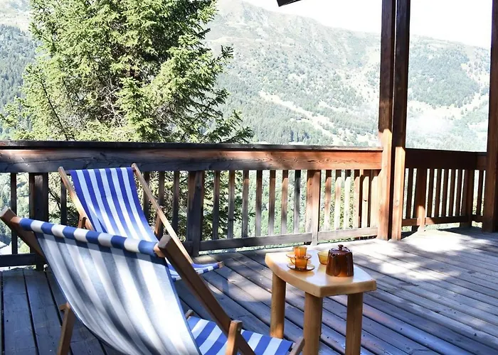 Chalet à Méribel: 5 pièces, 8-10 pers, proche remontées, pistes et commerces, parking inclus - FR-1-180-188