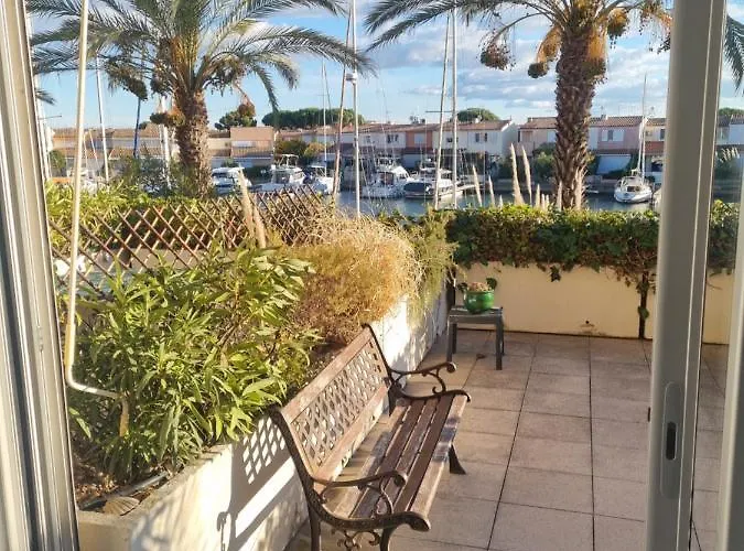 Cap Capistol Studio avec terrasse, vue port Agde acceptant les animaux