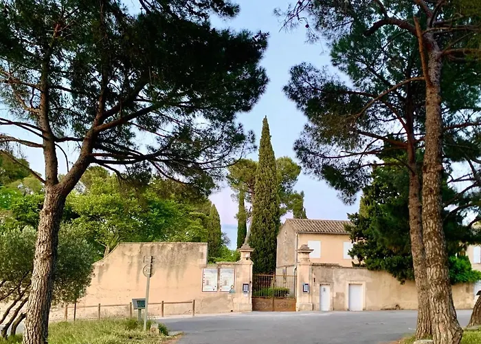 L'ALPILLE - Maison de vacances située à 10 mn à pied du centre ville de St Rémy avec place de parking privative Saint-Rémy-de-Provence