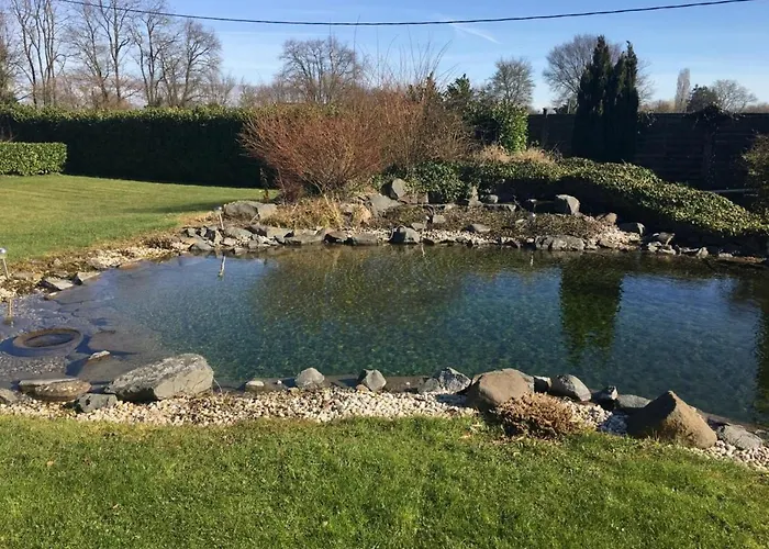 Spacieuse Villa Avec Jardin, Proche Du Centre, Piscine Naturelle, Et Activites Au Mans - Fr-1-410-231 Le Mans Privée