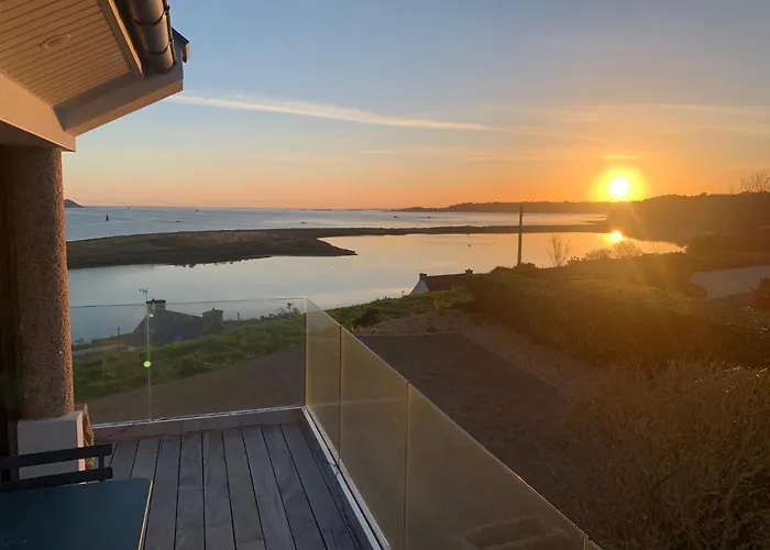 Villa l'hermine Vue mer exceptionnelle, prestation luxe contemporaine avec cinema et spa, borne voit électrique Perros-Guirec