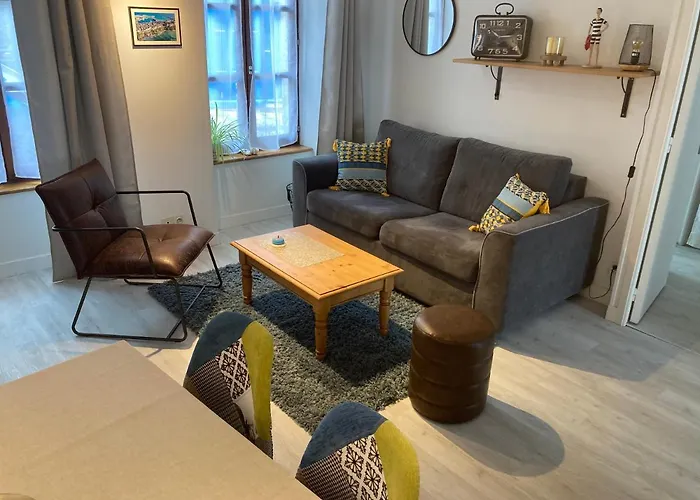 Boutique Appartement Haute Ville meublé avec cour privative Granville