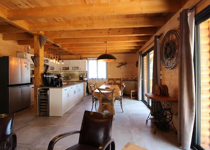 Le Mont-Dore: Splendide Chalet 5 Chambres avec Terrasse, Garage Double, et WiFi - FR-1-608-188