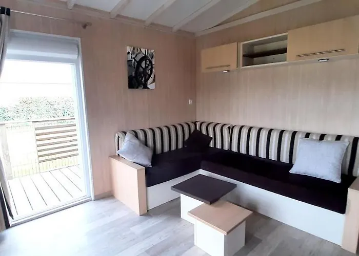 Chalet de 2 chambres a Grandcamp Maisy a 200 m de la plage avec piscine partagee jardin clos et wifi