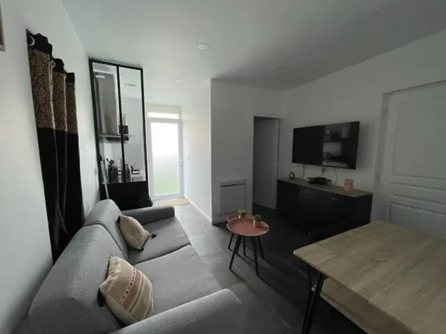 - Le Nuage - Unique, espace Spa privatif et jardin avec plancha et salon privatif, stationnement public gratuit Niort