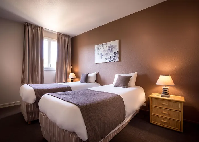 Kyriad Hotel Montpellier Centre Antigone Avec Terrain de Golf