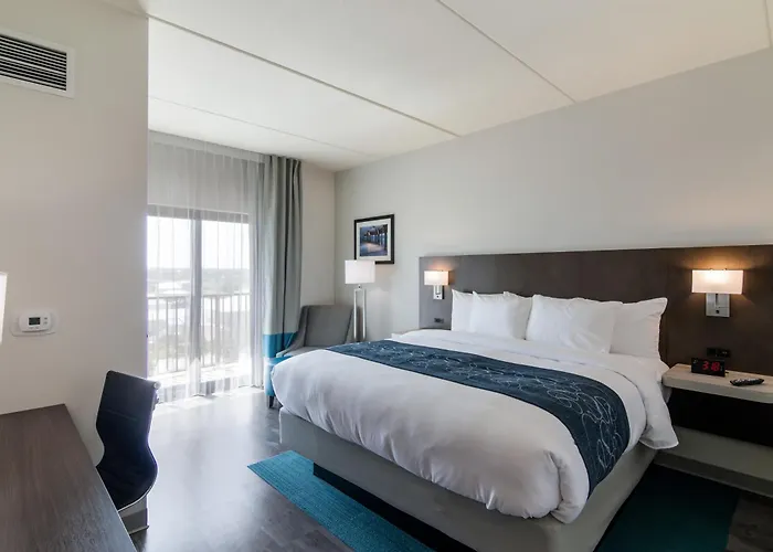Gulf Shores Hotels on the beach