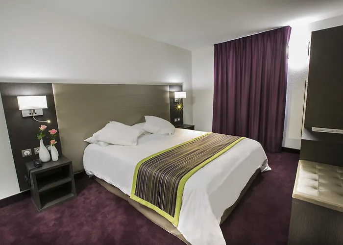 Hôtel Astrid Lourdes Avec Terrain de Golf