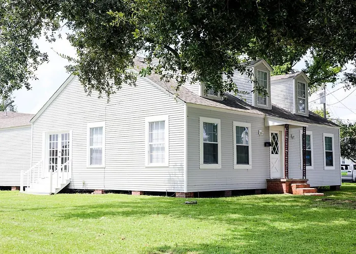 Luxurious 5 Bedroom Home! Great Location! Lake Charles