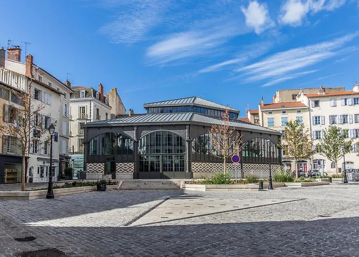 Gîte du rempart avec Balnéo, Garage, 2 SDB 2WC vue sur les monuments Le Puy-en-Velay Privée