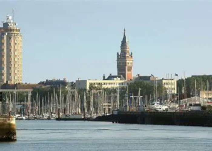 Maison de Ville restylée avec jardin, proche gare Dunkirk Privée