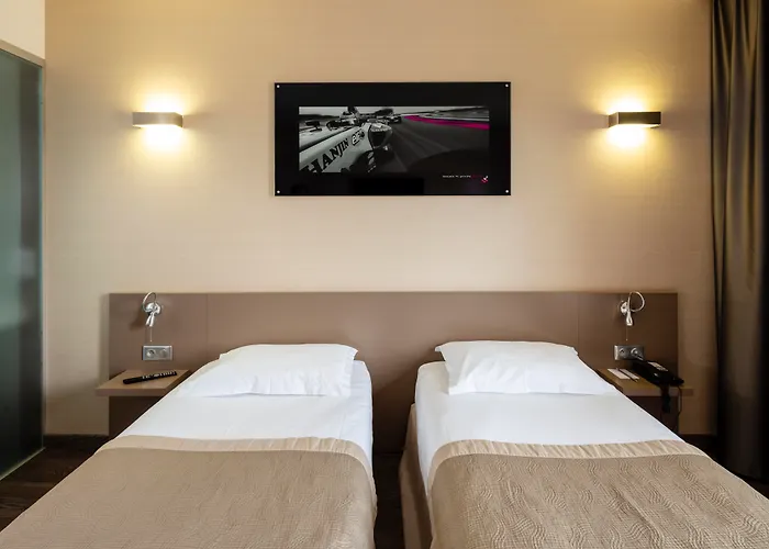 Grand Prix Hôtel&Restaurant Le Castellet  acceptant les animaux