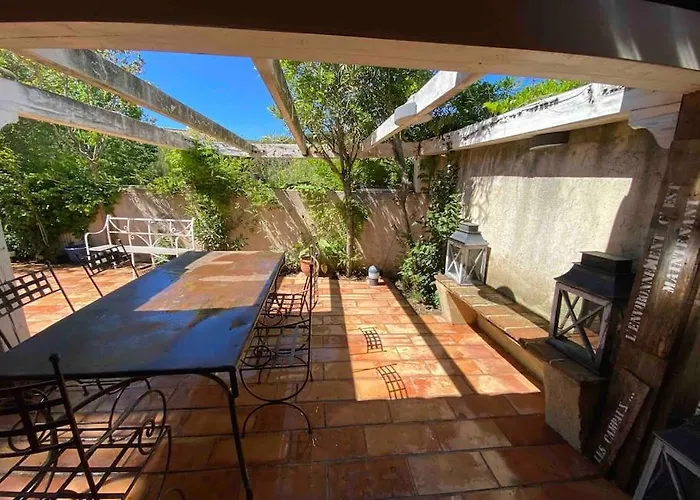 Jolie maison - Place des Lices à 350m Saint-Tropez Privée