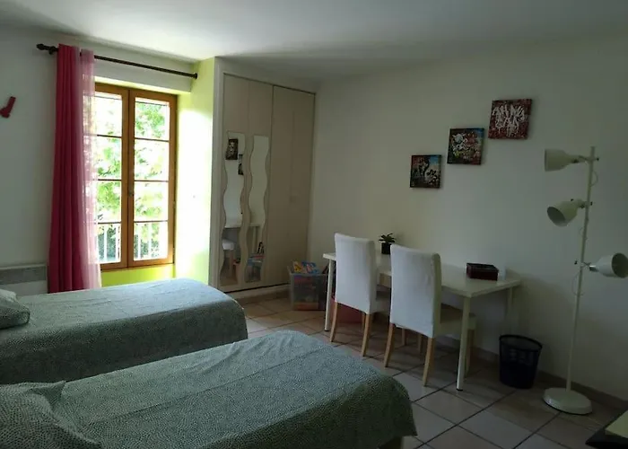 Grand mas provençal extra muros Avignon Privée