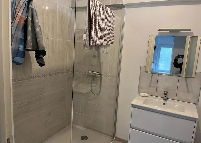 Logement neuf en face de la forêt. Accès cour. Bagnoles de l'Orne Normandie