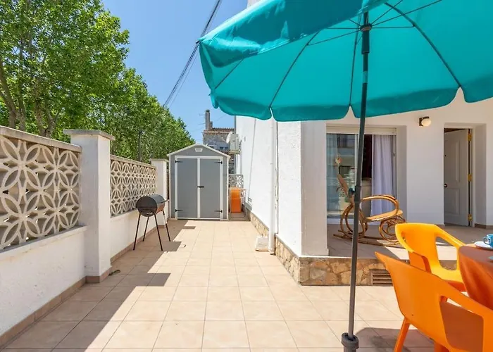 Casa Con Barbacoa , Piscina Con Cascada , 4 Habitaciones, Capacidad Hasta 8-9 Personas Empuriabrava Privée
