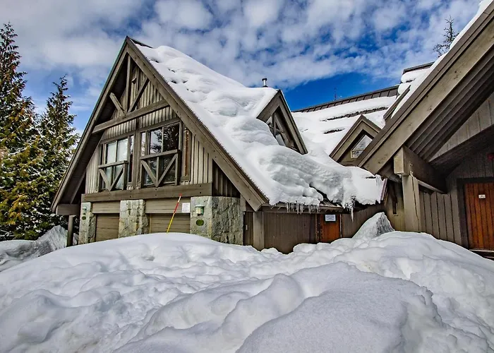 Pinnacle Ridge 36 - Ski In Ski Out, Newly Renovated, Private Hot Tub, Wood Fireplace Whistler