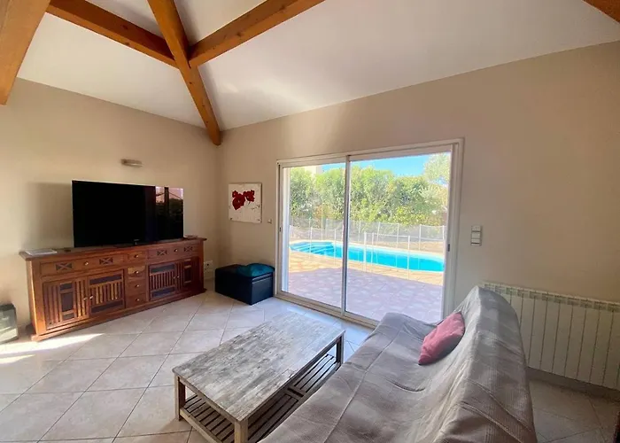 Villa Au Grau-Du-Roi Avec Piscine, Plage A Proximite, Jardin Prive, Wi-Fi Et 6 Couchages - Fr-1-717-17 Le Grau-du-Roi Privée