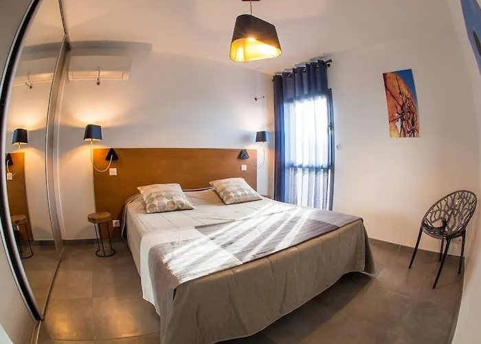 Villa Des Arts, 100 Meters From The Sea, Swimming Pool, Wifi, Air Conditioning And 6 Bikes Sète Privée