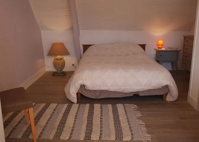 Maison mitoyenne au centre de Sauzon avec jardin, à 200 m du port - FR-1-418-211