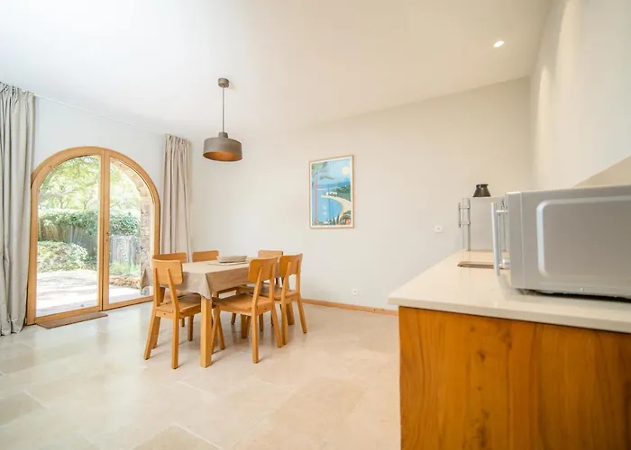Villa Relais du vieux sauvaire à Le Lavandou avec Piscine