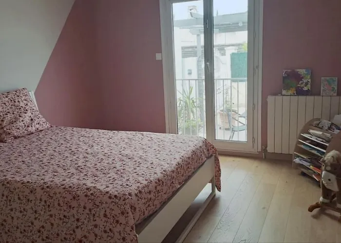 Maison paisible et ensoleillée Avignon avec Piscine