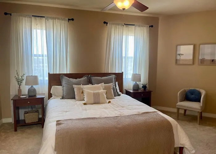 Private And Secluded- Game Room, Theater, Swim Spa Scottsdale with Pool