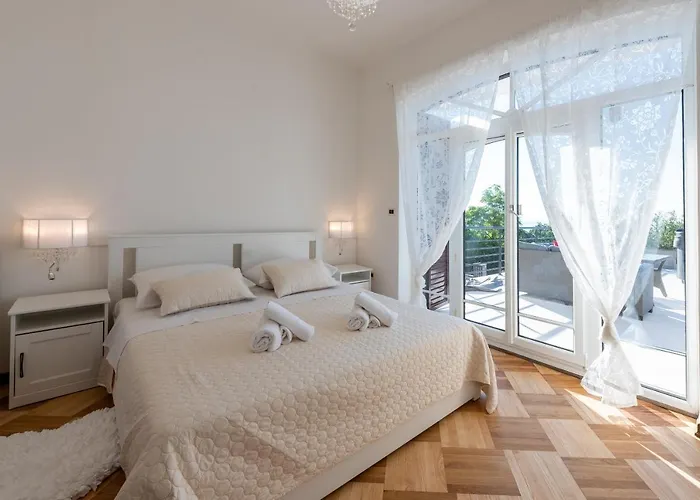 Villa Piano With Stunning View, Heated Outdoor Pool & Gaming Room Opatija
