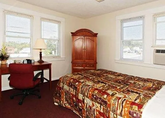 The Regal Inn & Suites Rosedale