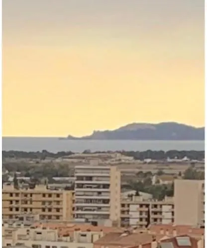 Petite maison de village vue mer Hyères