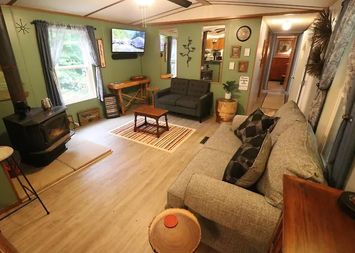 Cozy Tennessee Plateau Home With Furnished Outdoor Living And 1G Wi-Fi Crossville
