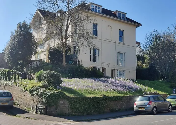 2 Bed Flat In Bristol, Great Location & Spacious
