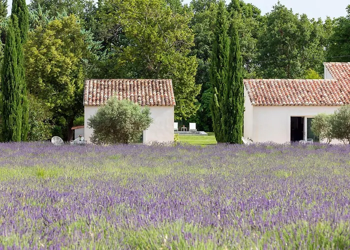 CHAMBRE ROMANTIQUE, JACUZZI et LIT D'EXCEPTION Aix-en-Provence