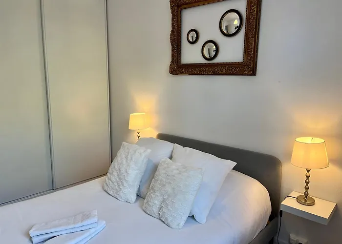 Joli Appartement Au Coeur De Lisieux Avec Vue Sur La Cathedrale