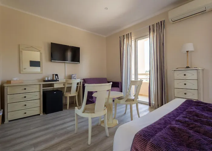 Hôtel Méditerranée Le Lavandou acceptant les animaux