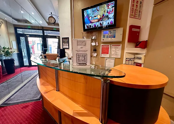 Hotel Victor Hugo Clamart
